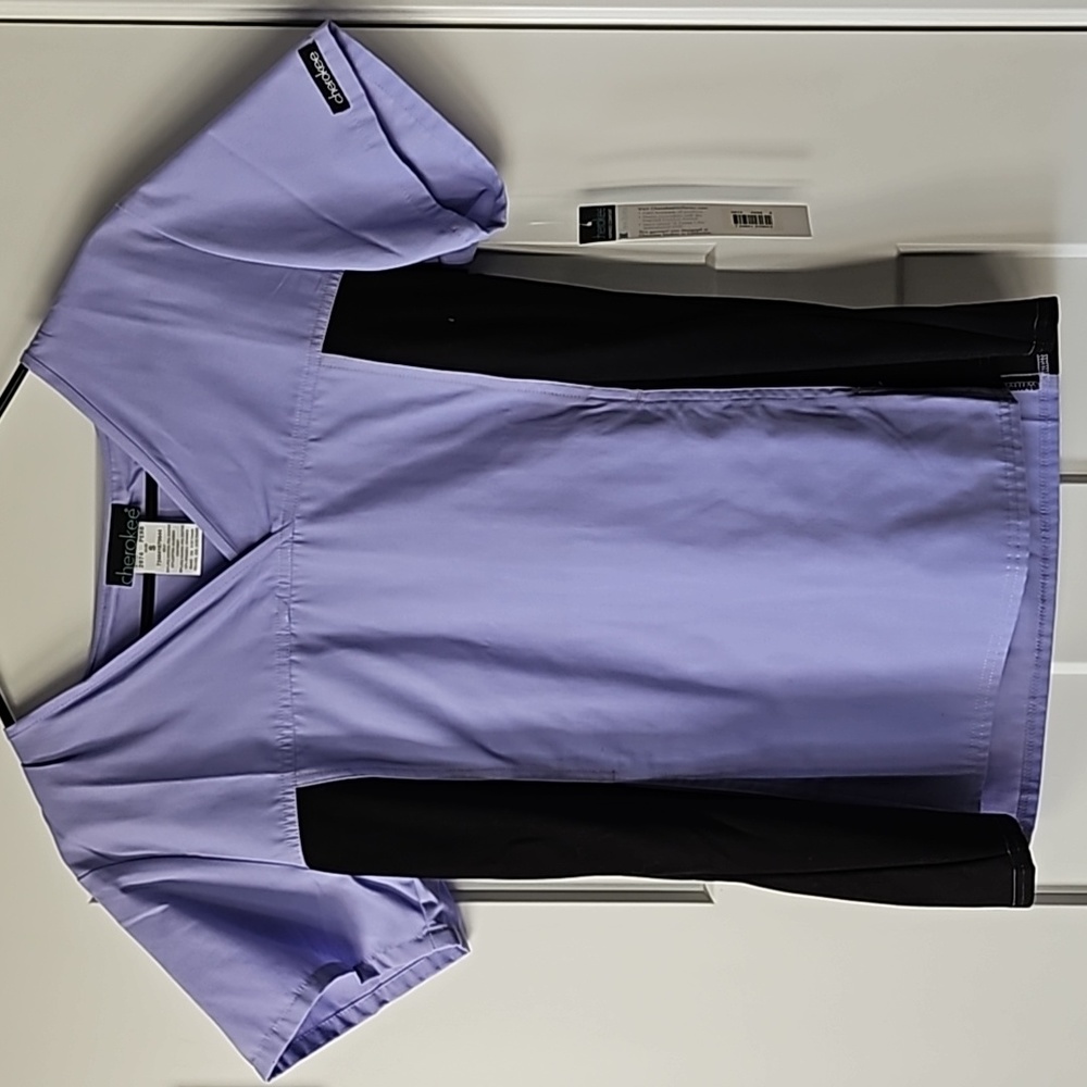 Cherokee flexibles scrub top. Purple. Size small.
